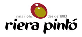  L’any 1883, el Sr. Antonio Pintó Sabater, fill de Granollers, va començar la venda d’oli a granel en aquesta població i els seus voltants. Per altra banda, el Sr. Ramon Riera Picas, fill de Roda de Ter, començava la venda de vi a granel a la comarca d’Osona. Aquestes dues empreses anaven per separat fins que Francisco Riera Obiols, fill de Ramon Riera, va casar-se amb Assumpció Pintó Roca, filla d’Antonio Pintó. Fruit d’aquest enllaç, Francisco Riera va passar a fer-se càrrec de les dues empreses, mantenint el nom original a Granollers i passant a dir-se Riera Obiols a Roda de Ter. Les empreses seguien comercialitzant oli i vi a granel, i varen començar a embotellar al magatzem de Granollers oli amb marca pròpia. Finalment, va ser la tercera generació amb Antonio Riera Pintó a Roda de Ter i Ramon Riera Pintó a Granollers, qui definitivament varen fundar l’actual empresa Riera Pintó S.A., que segueix distribuïnt a Osona i al Vallès Oriental vi, oli i vinagre. L’empresa s’ha hagut d’adaptar als moments actuals ampliant la cartera de productes amb noves distribucions de vi embotellat, cava, cervesa, licors,… sempre amb la qualitat i el servei que han permès a l’empresa passar de generació en generació fins arribar a la quarta, que és la que actualment dirigeix l’empresa.